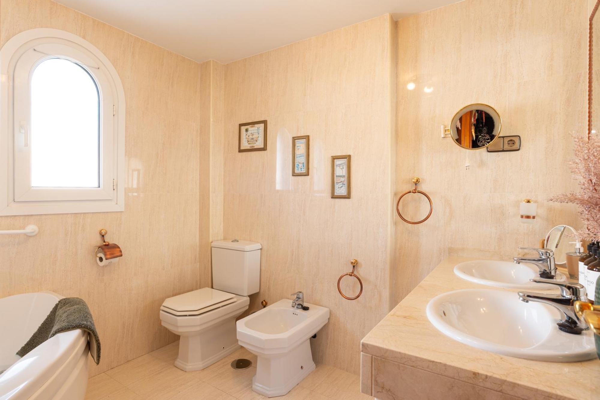 Villa Valentina - Renovated On Los Alamos Beach Torremolinos Luaran gambar